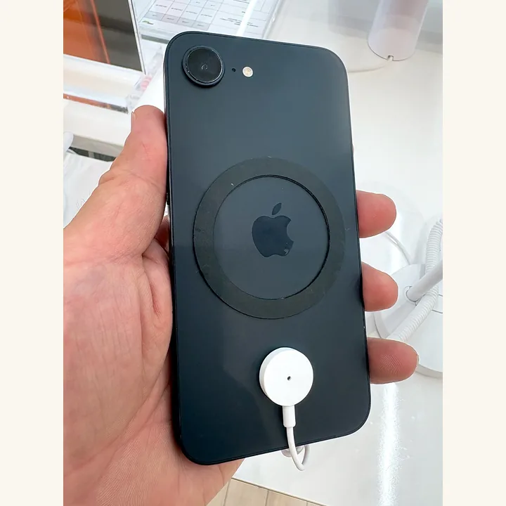 iPhone 16e product image